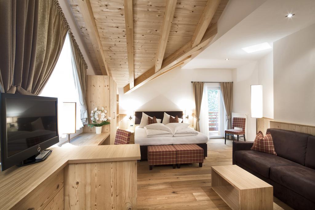 Hotel Comploj Adults Only Selva di Val Gardena Pokój zdjęcie